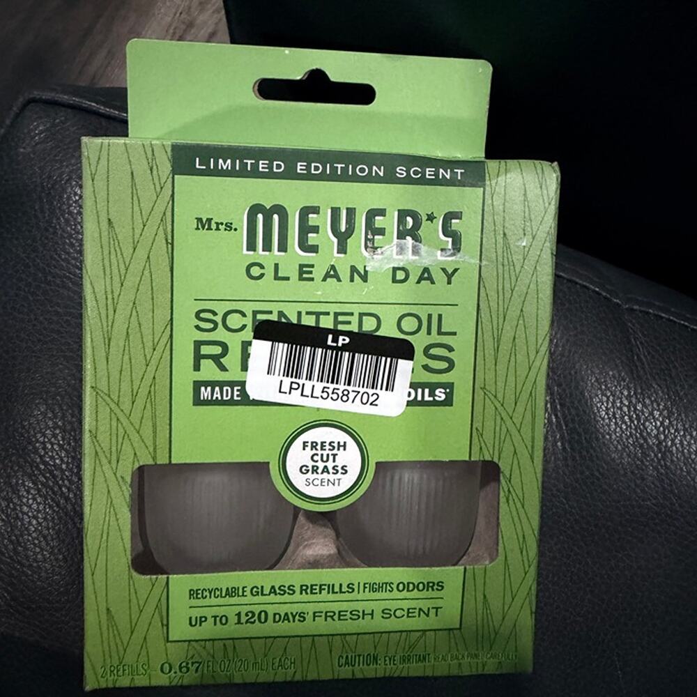 NIB Mrs. Meyer's Clean Day Scented Oil Refills Fresh Cut Grass 2 Pack